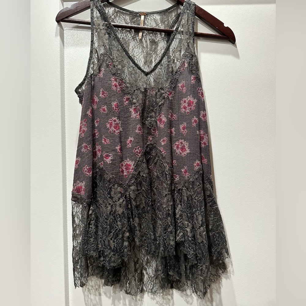 Free People sleeveless lace top, size XS